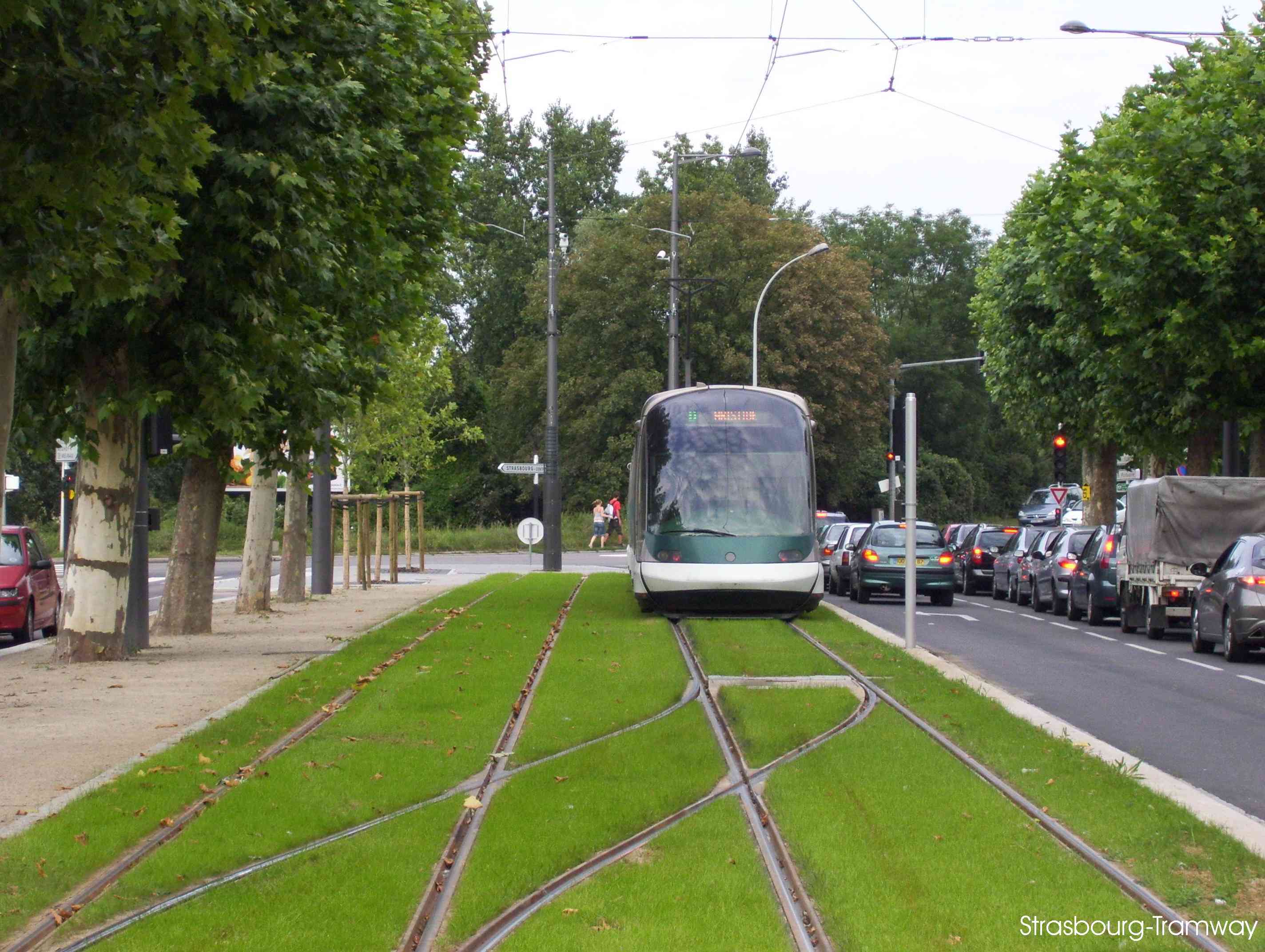 Un Eurotram dans l'arri�re-gare.