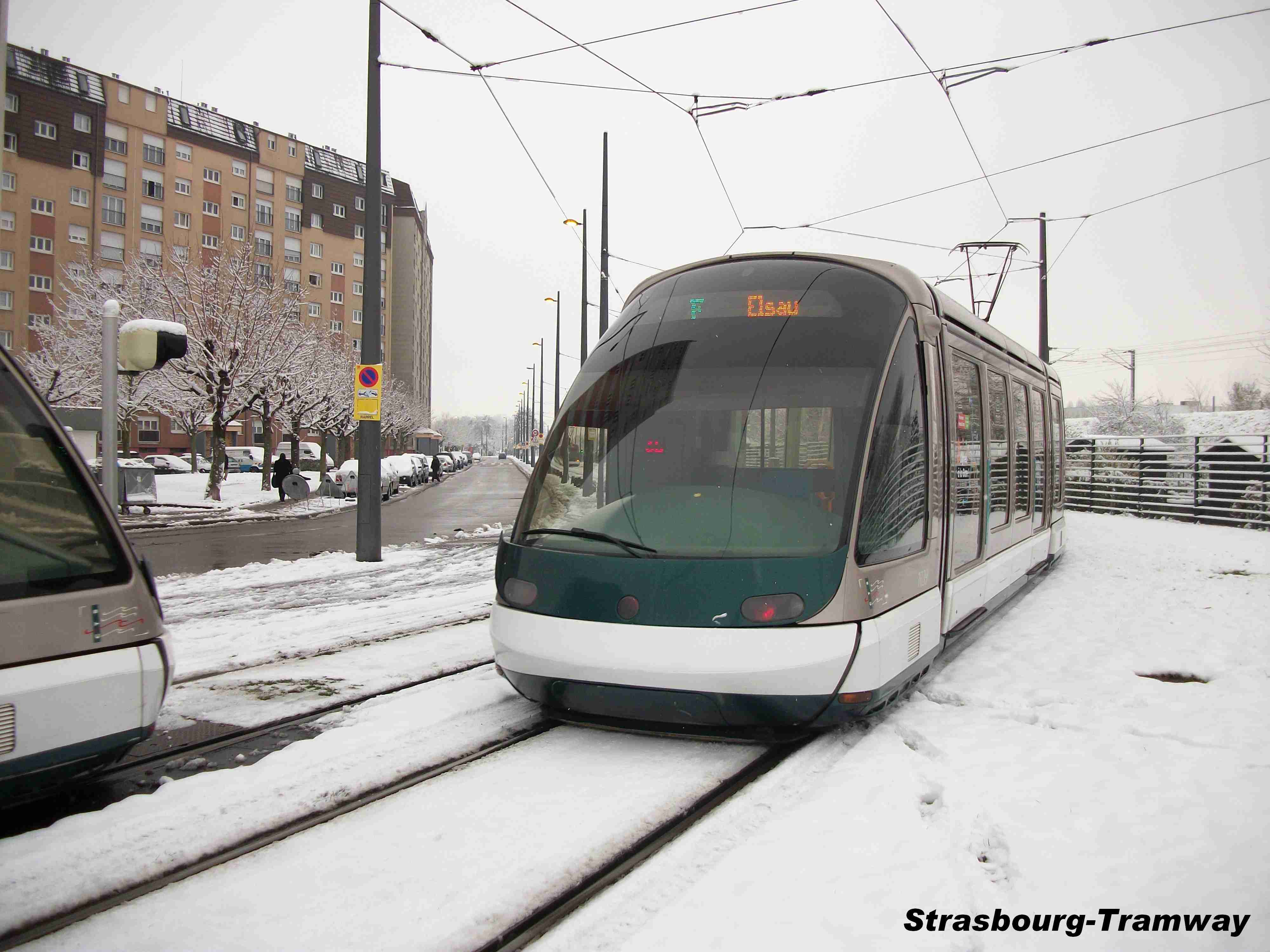 Cet Eurotram est en route vers le tiroir de rebroussement.