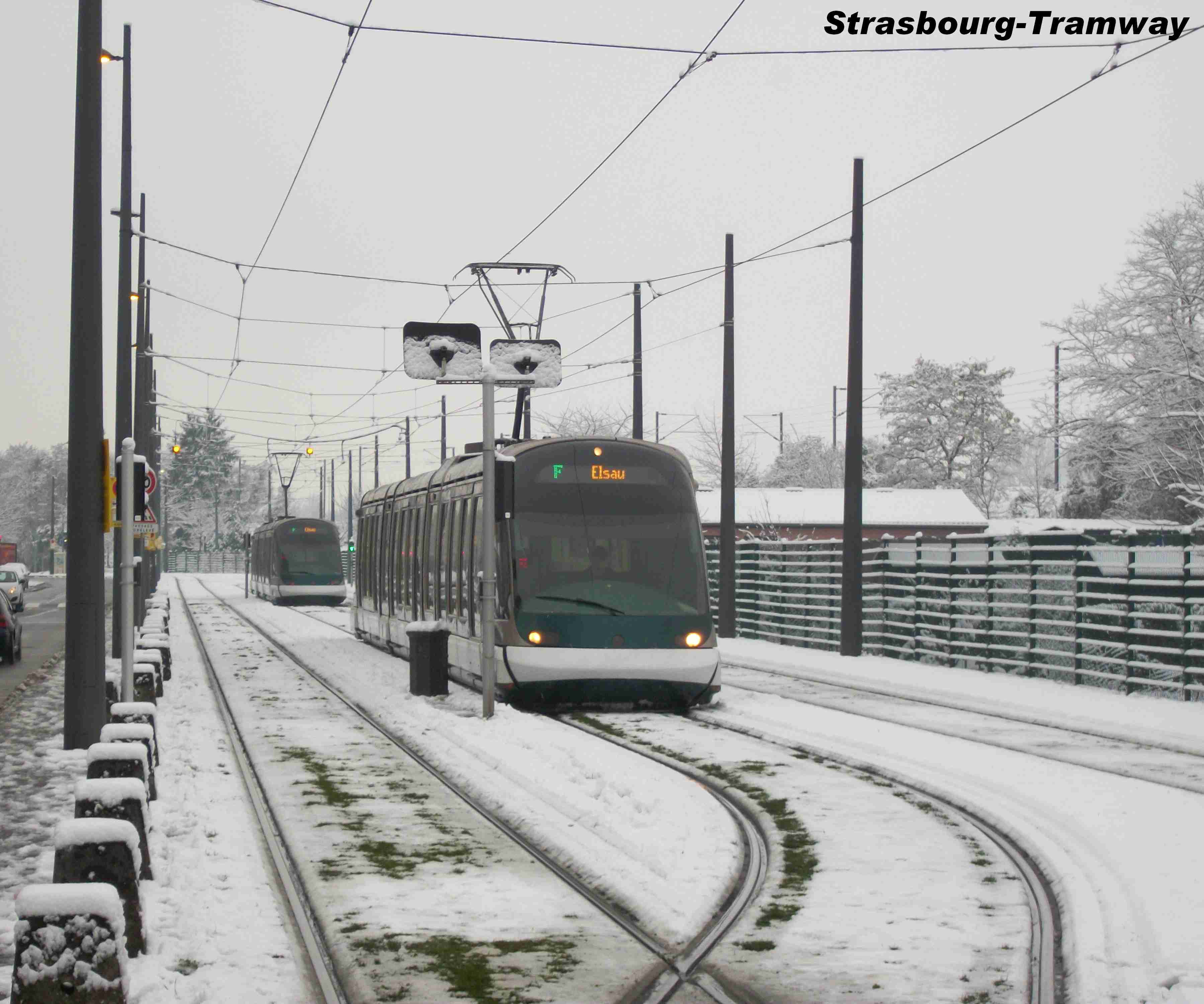 Deux Eurotrams dans l'arri�re-gare.