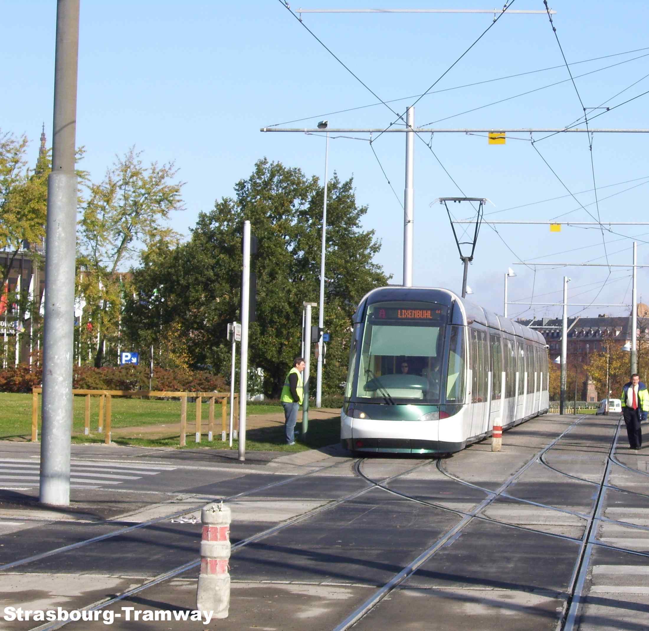 Un Citadis de la ligne A au niveau du triangle de bifurcation.