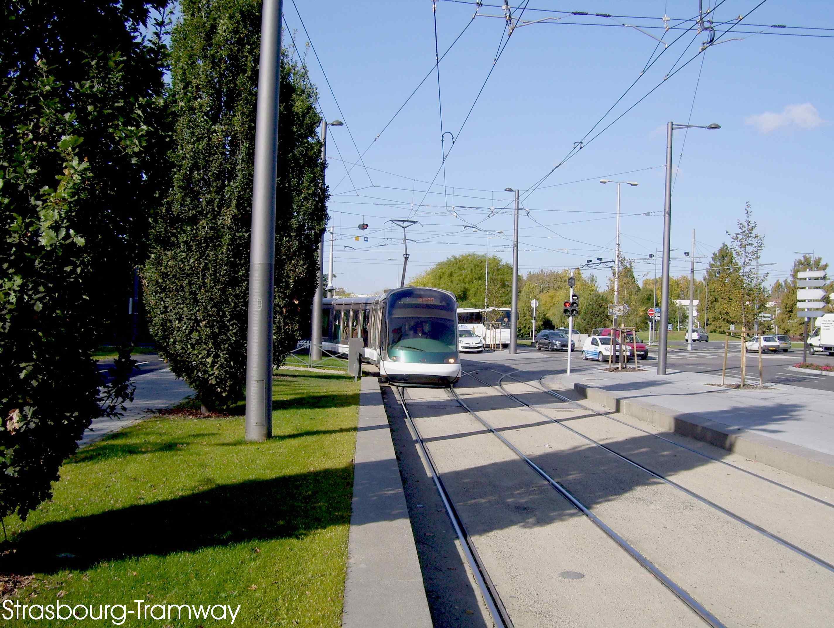 Un Eurotram de la ligne E au niveau de la bifurcation.