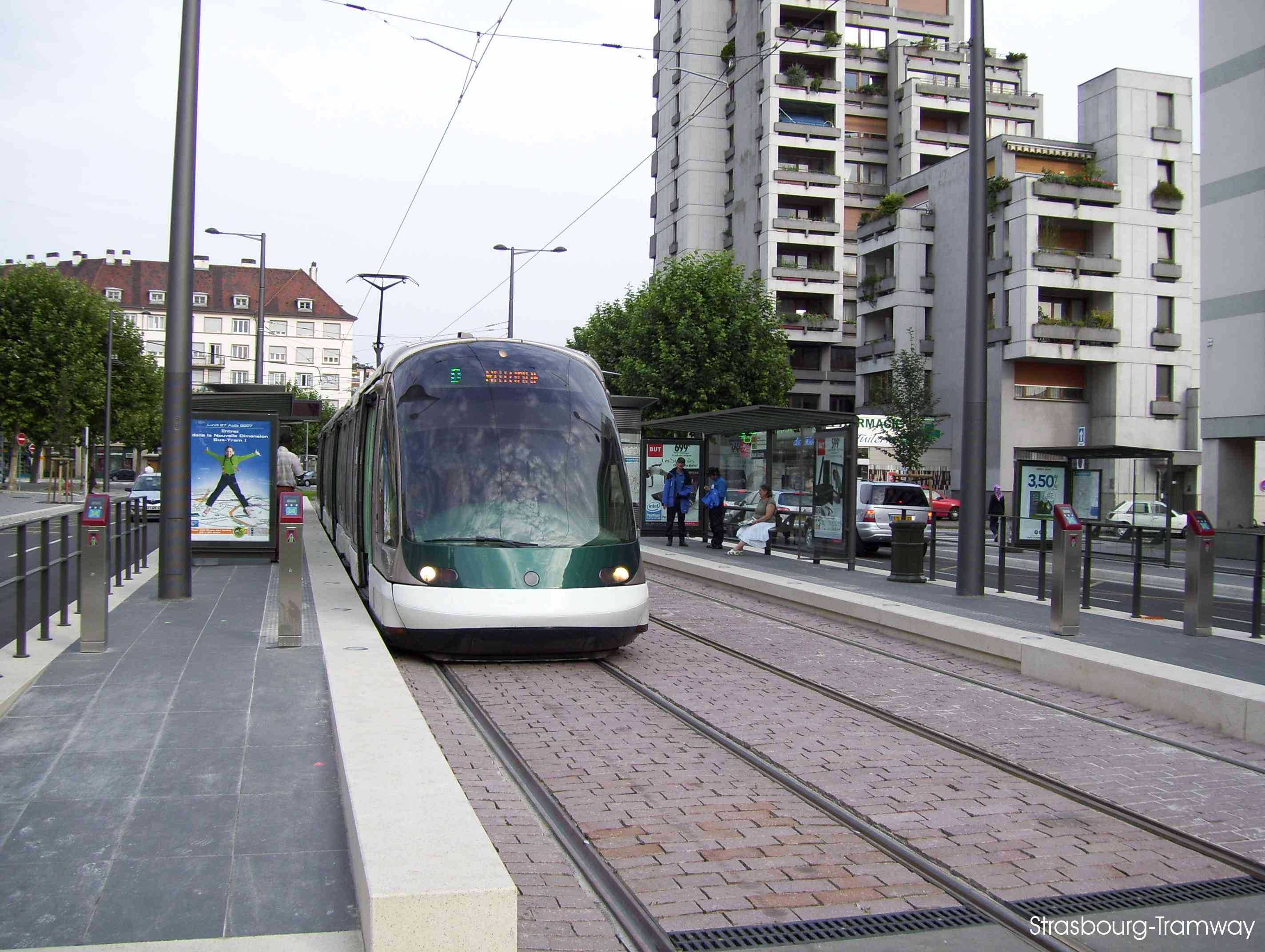 Un Eurotram en station.