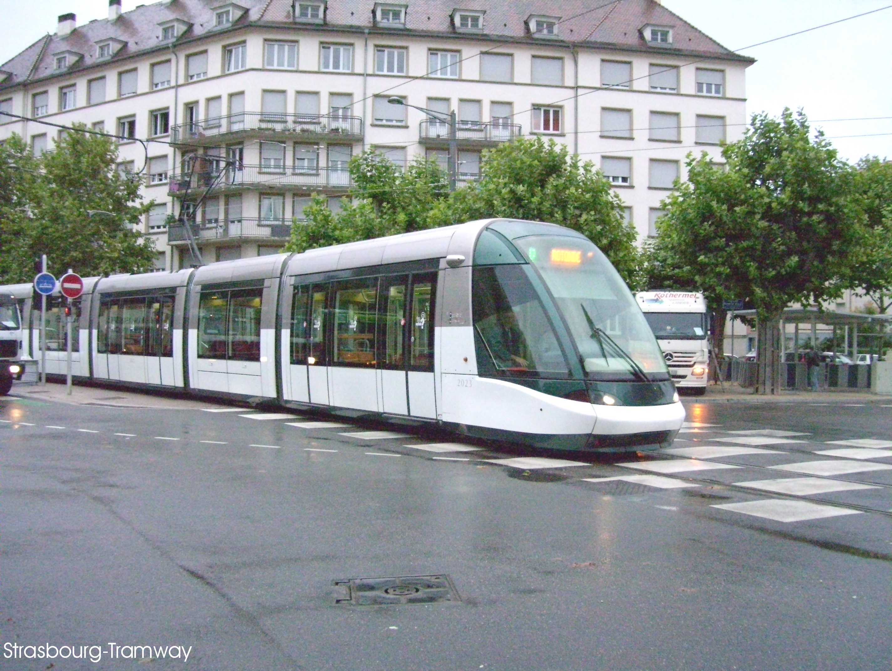 Arrivée d'un Citadis en provenance du terminus