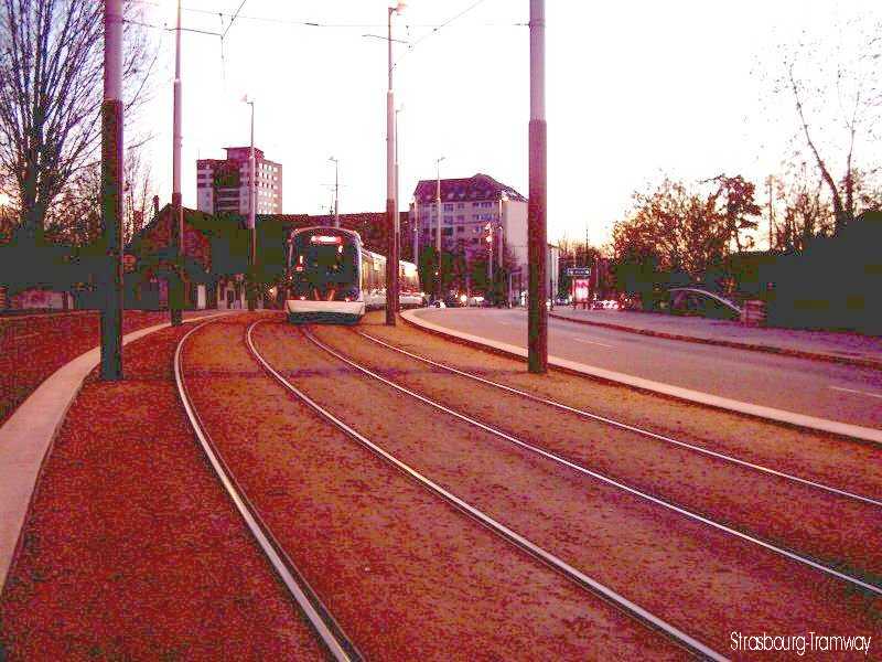 Cette rame vient de quitter la station et se dirige vers Illkirch.