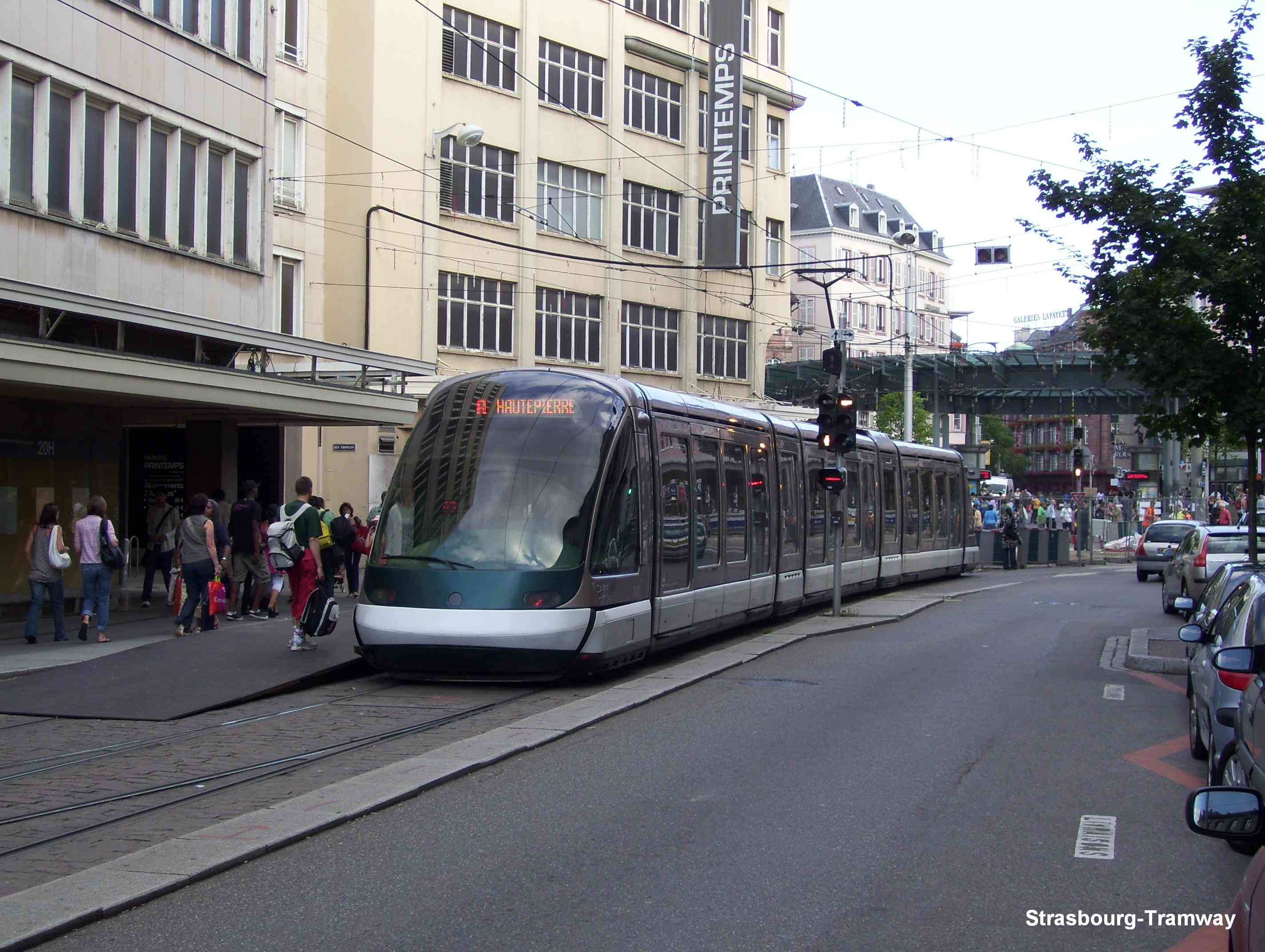 L'Eurotram n�2019 � quai.