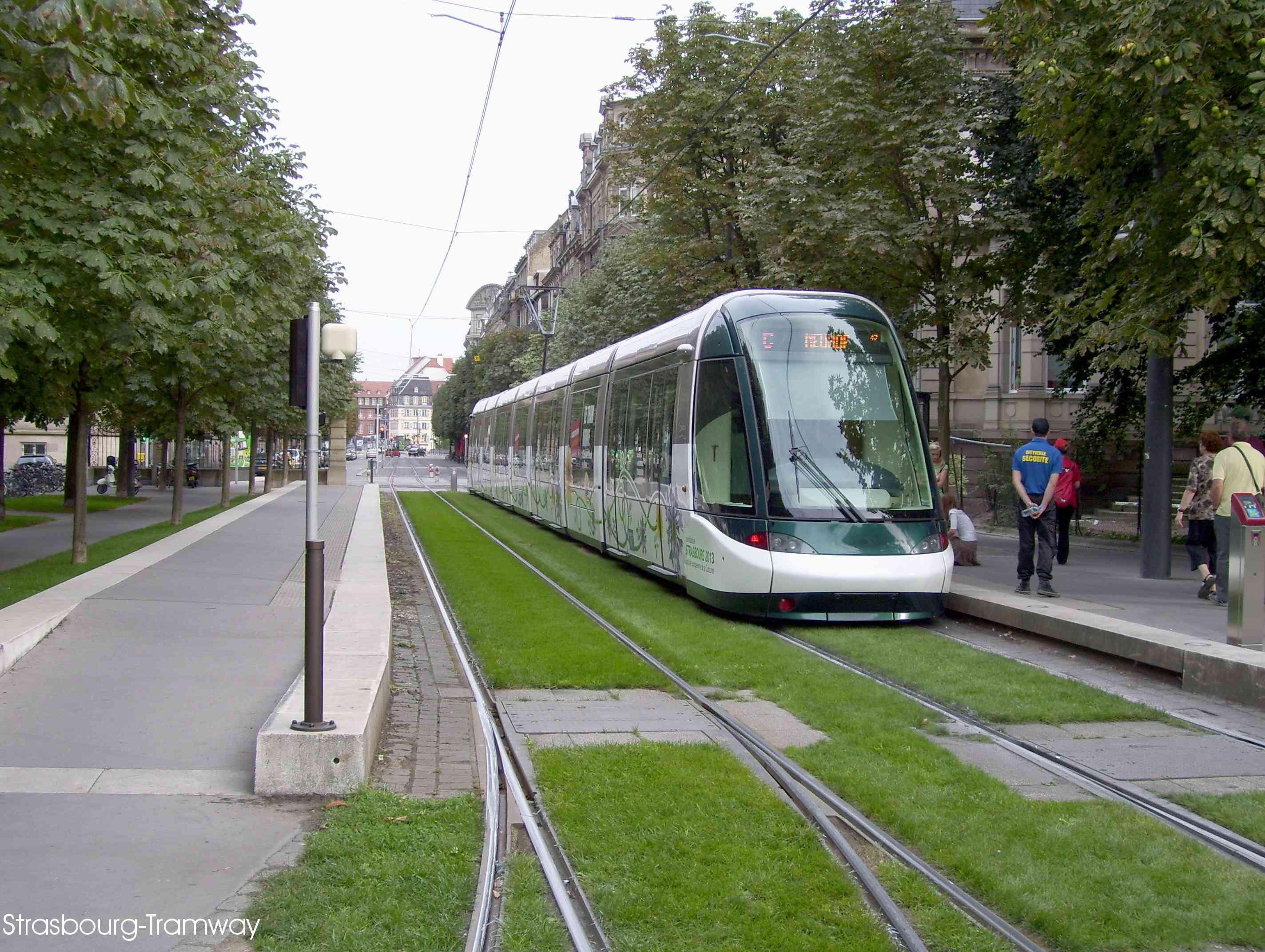 Un Citadis en station.