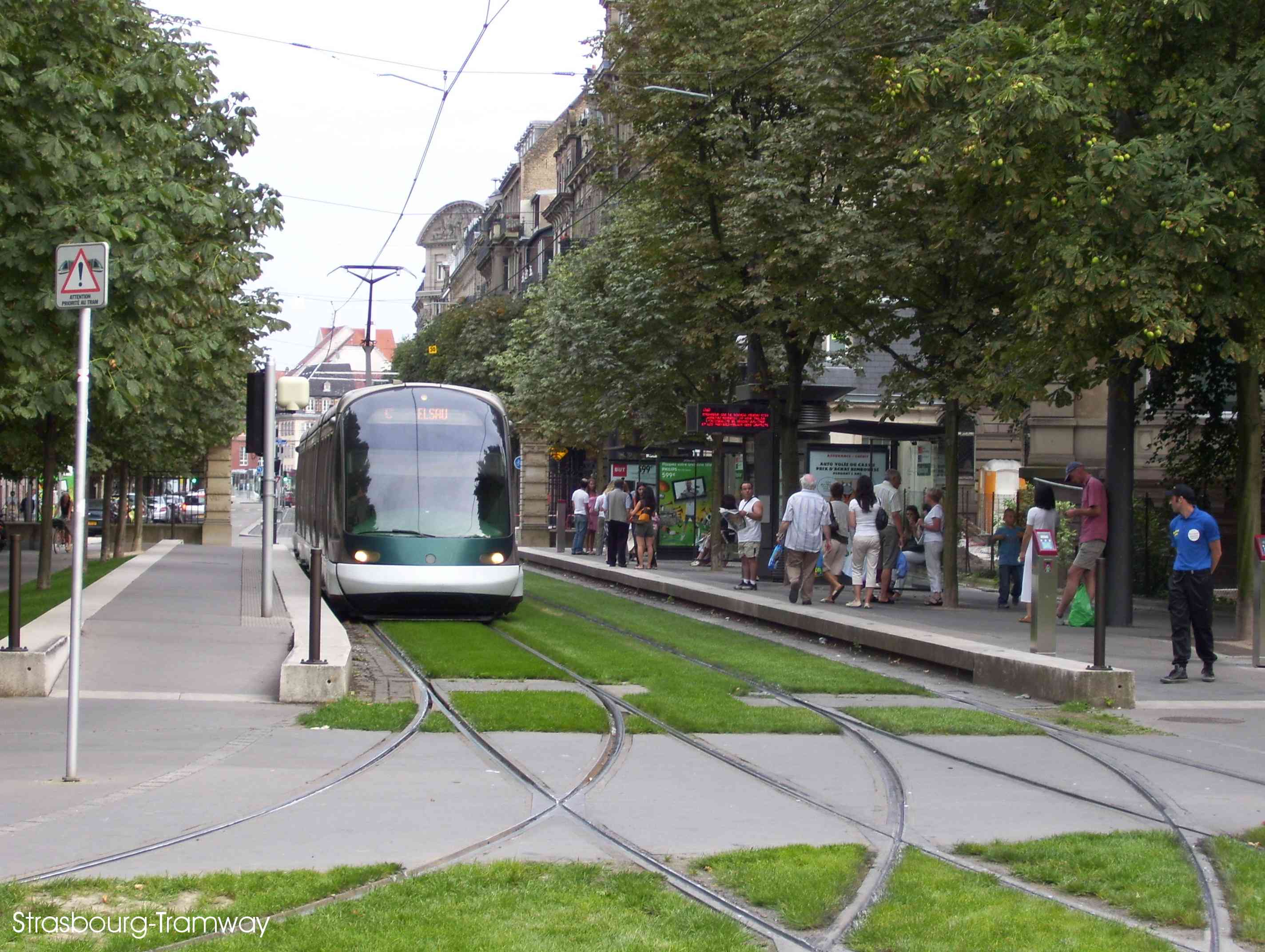 Un Eurotram en provenance de "Neuhof R. Reuss".