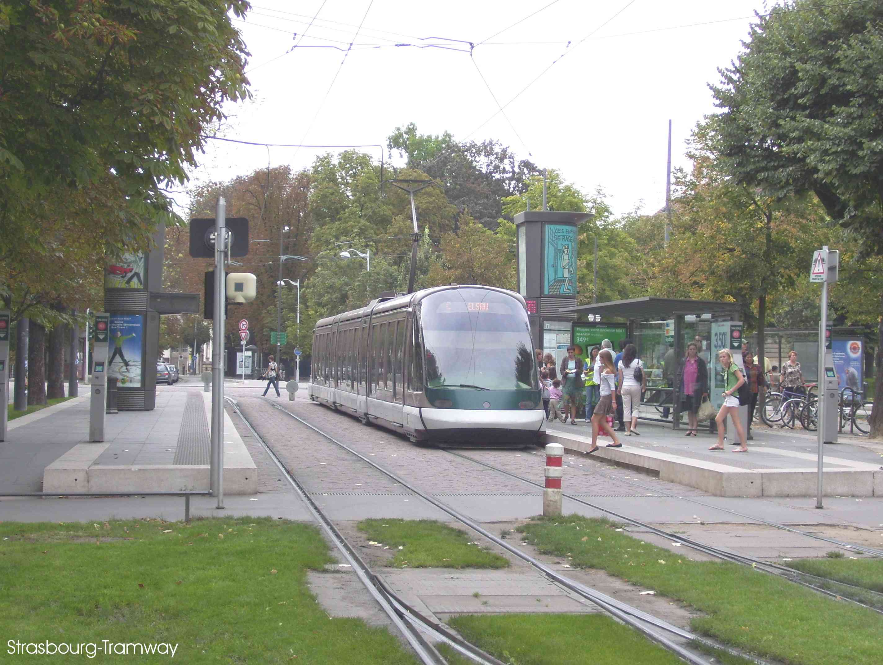 Un Eurotram en station en direction d'Elsau.