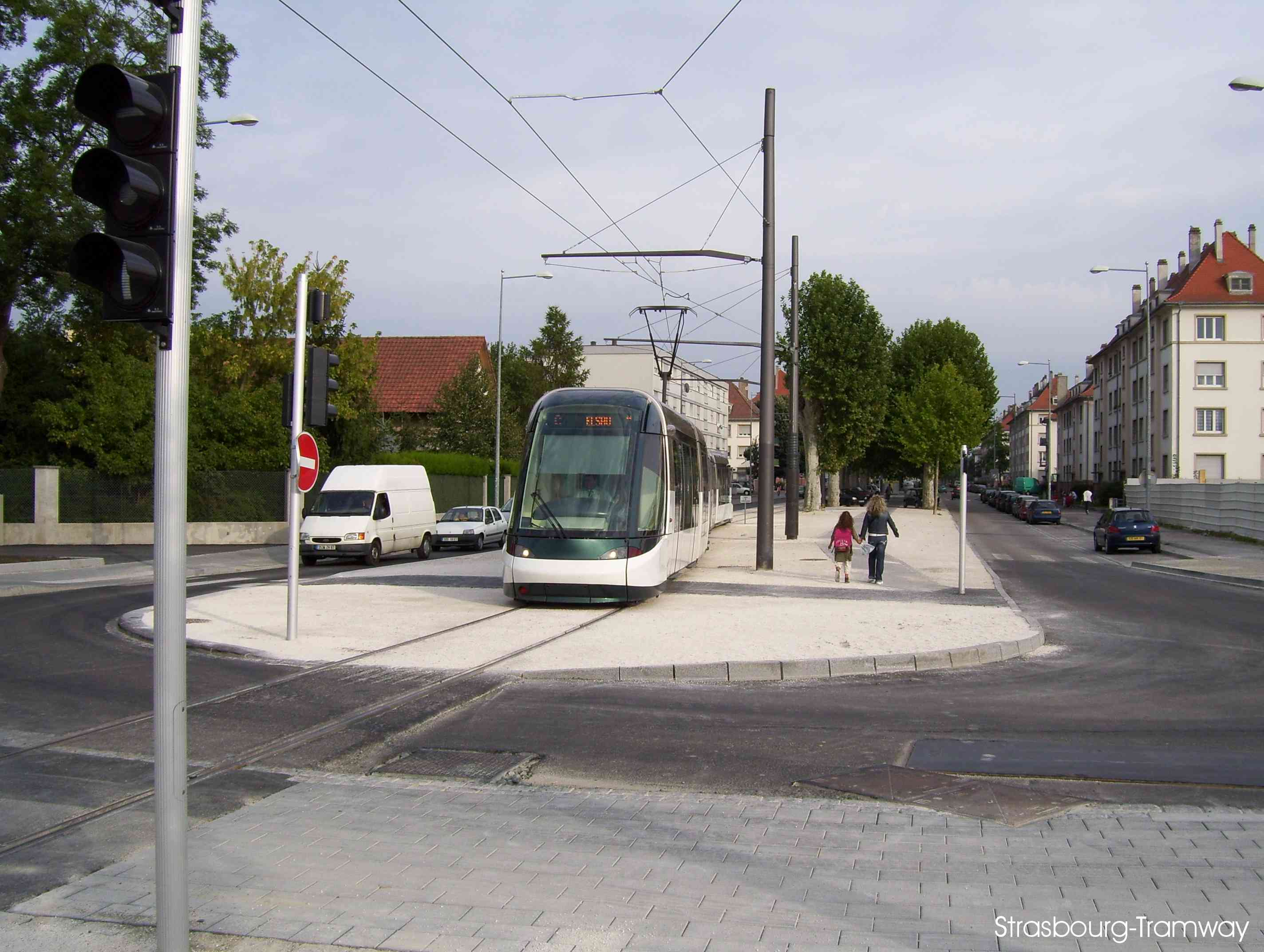 Un Citadis dans l'arri�re-gare.