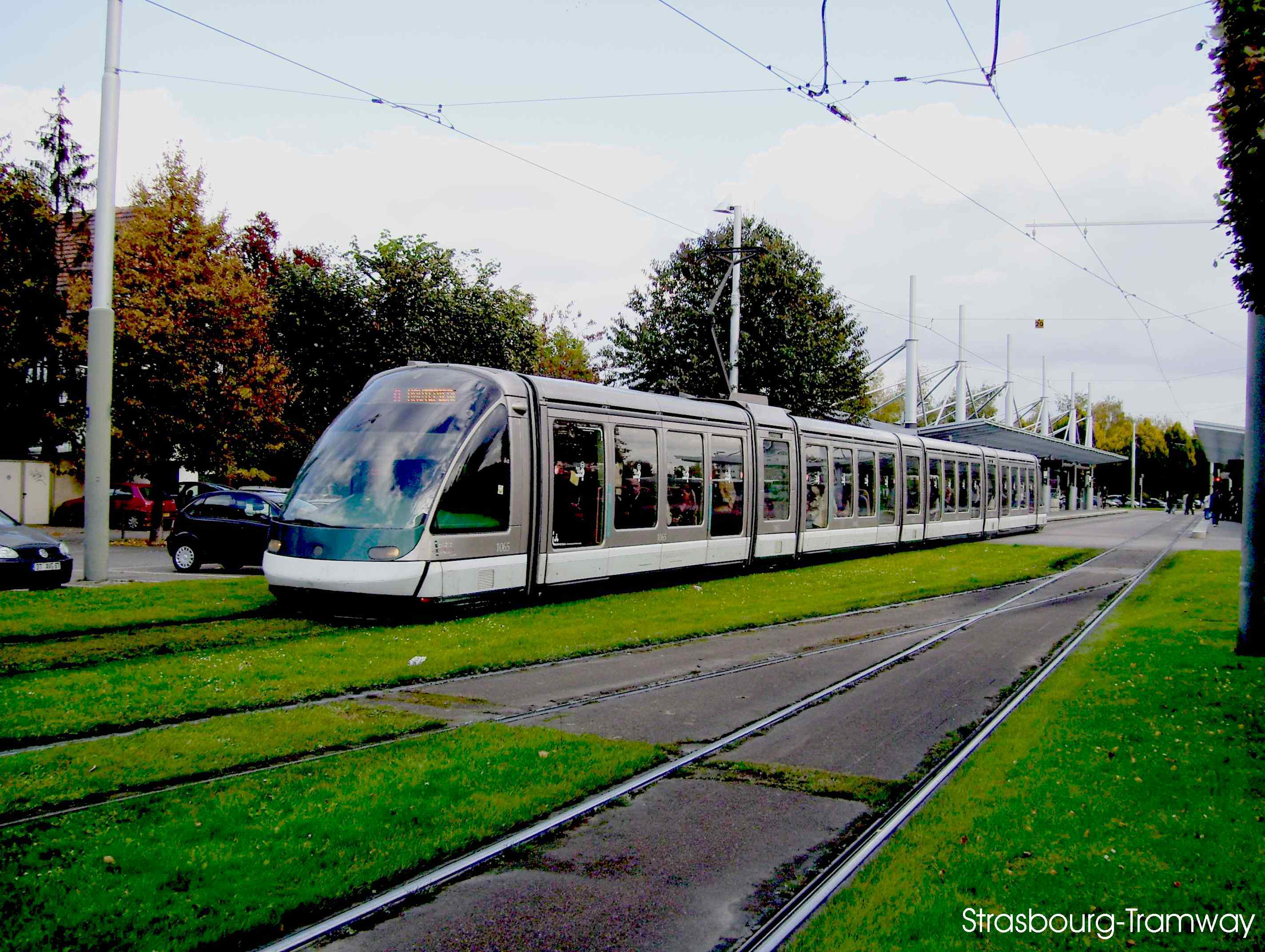 L'Eurotram n°1065 de la ligne A lors de son départ de station.