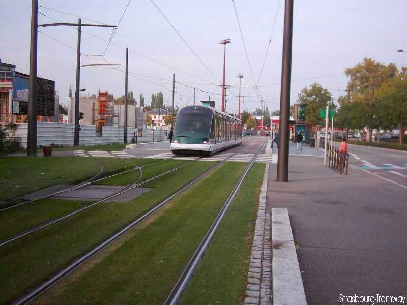 Départ de la rame vers le centre-ville et le terminus de l'Elsau.