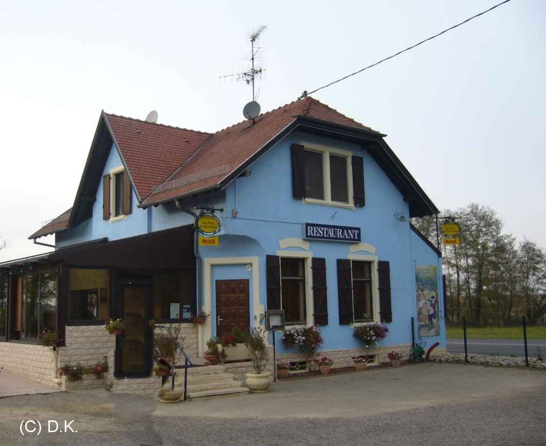 L�ancienne station de Dingsheim est devenue un restaurant (actuellement � aux Portes du Kochersberg � apr�s s��tre appel� � la ferme landaise �). Le b�timent est facilement reconnaissable malgr� les extensions.