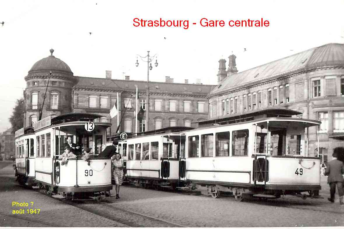 Concentration de trams devant la Gare Centrale.
