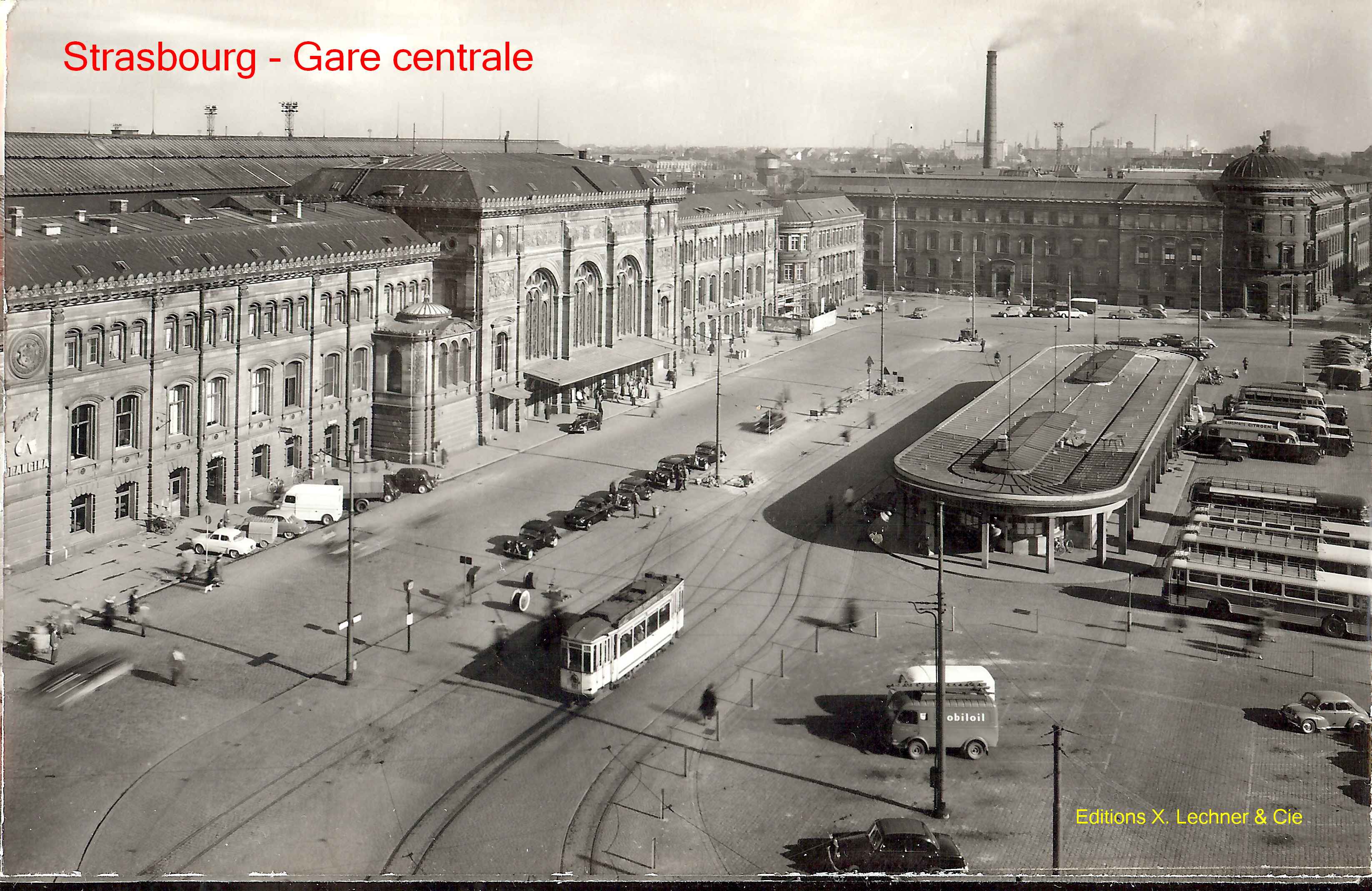 Une motrice de la ligne 1 Place de la Gare.