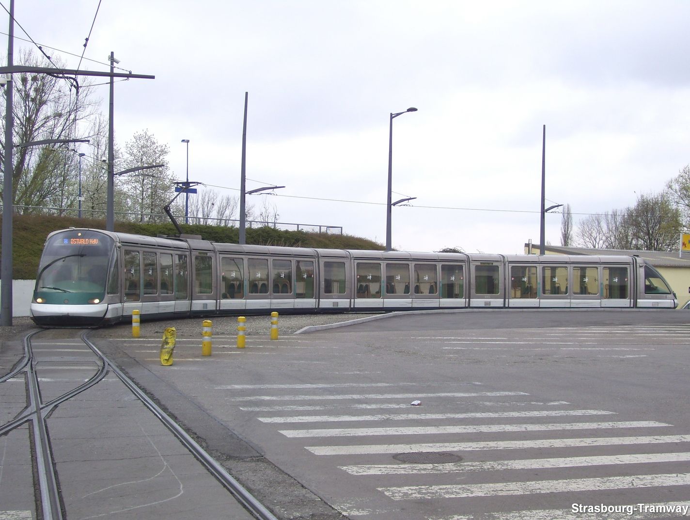 Vue compl�te de l'Eurotram n�1055.
