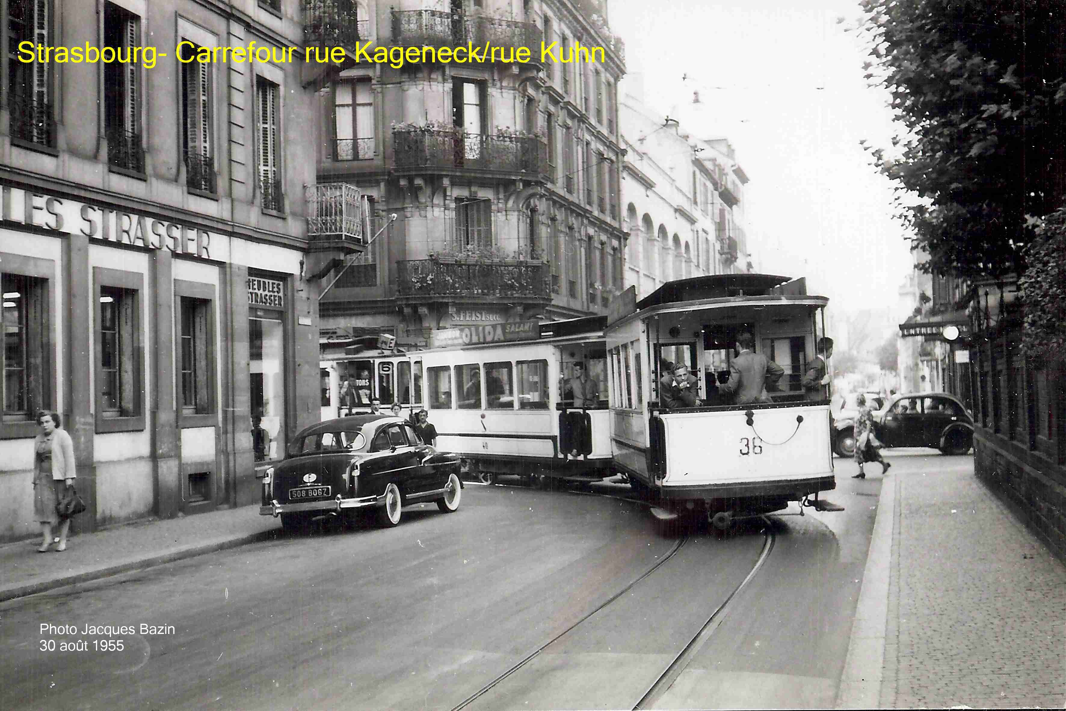 Une rame de la ligne 6 s'engage dans la Rue Kuhn au carrefour avec la Rue Kagueneck.