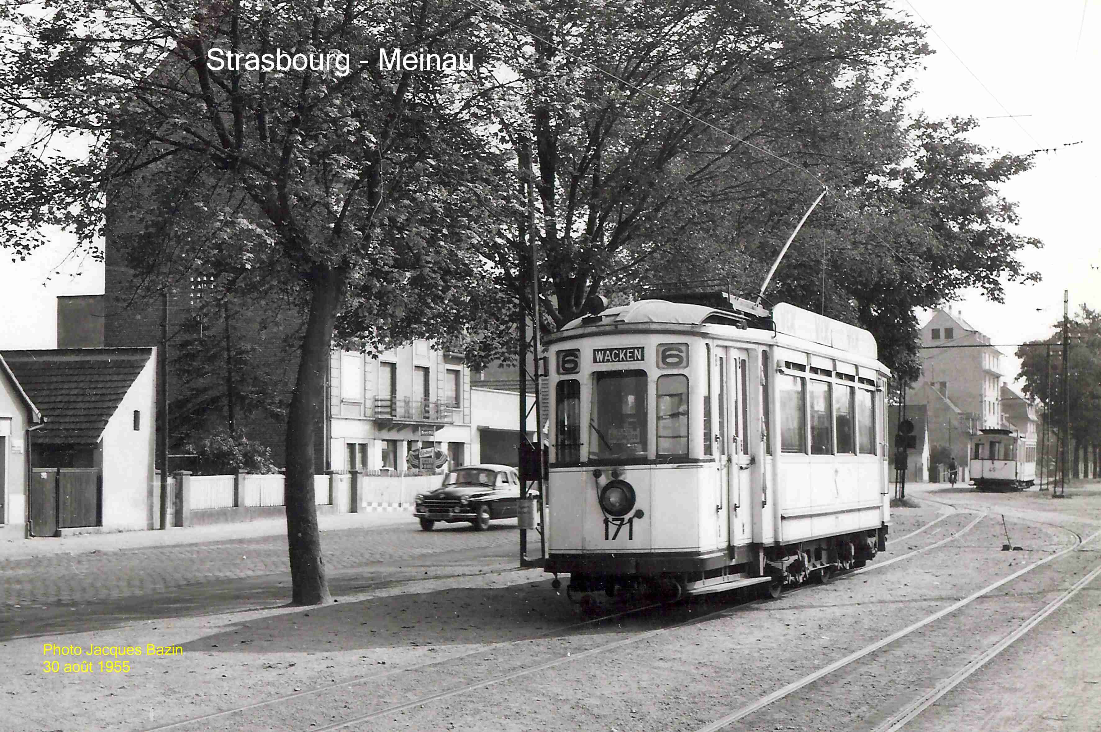 La motrice n� 171 dans le Quartier de la Meinau.
