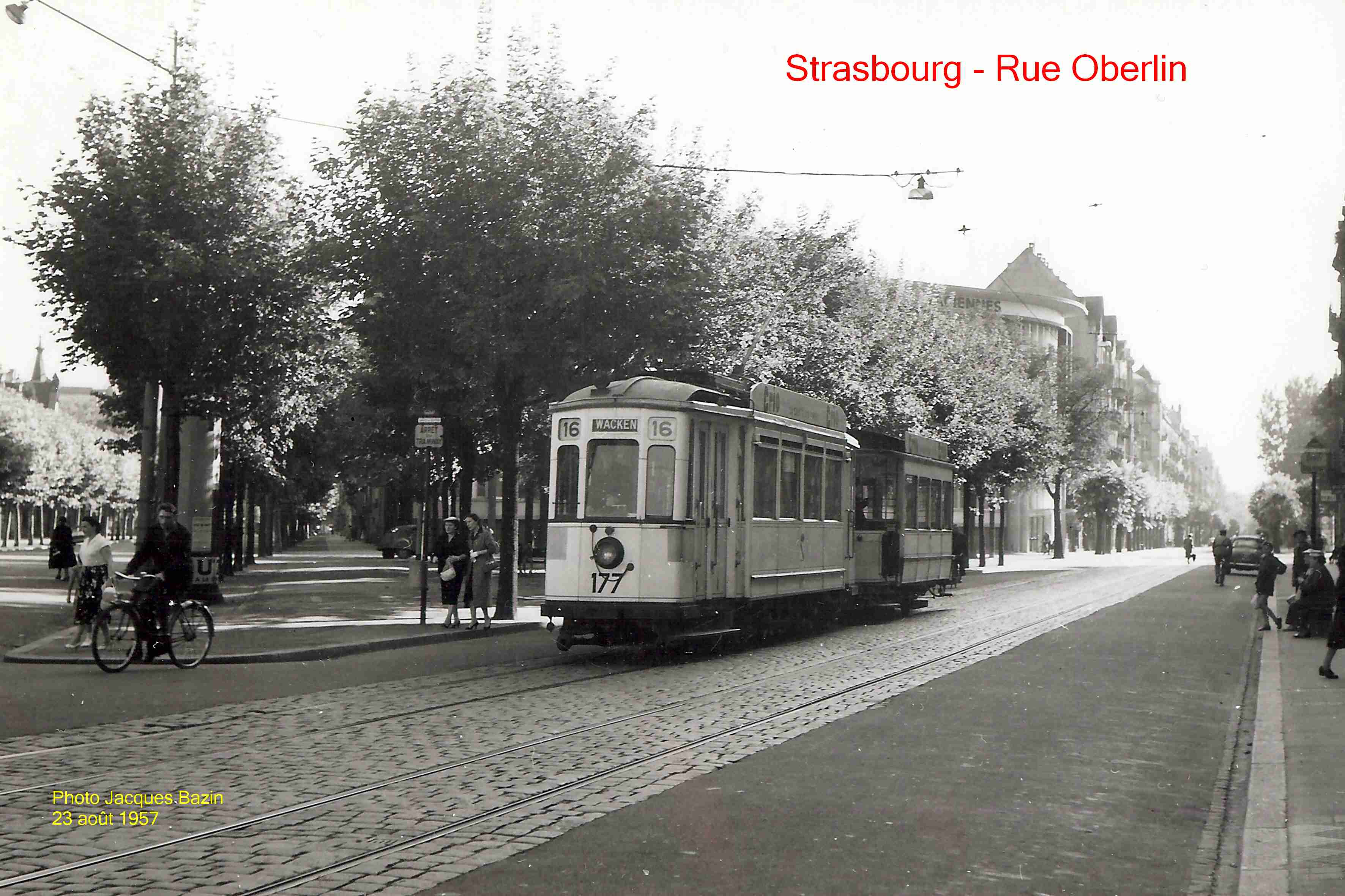 La motrice n� 177 et une remorque au carrefour de la Rue Oberlin et de l'Avenue de la Paix.