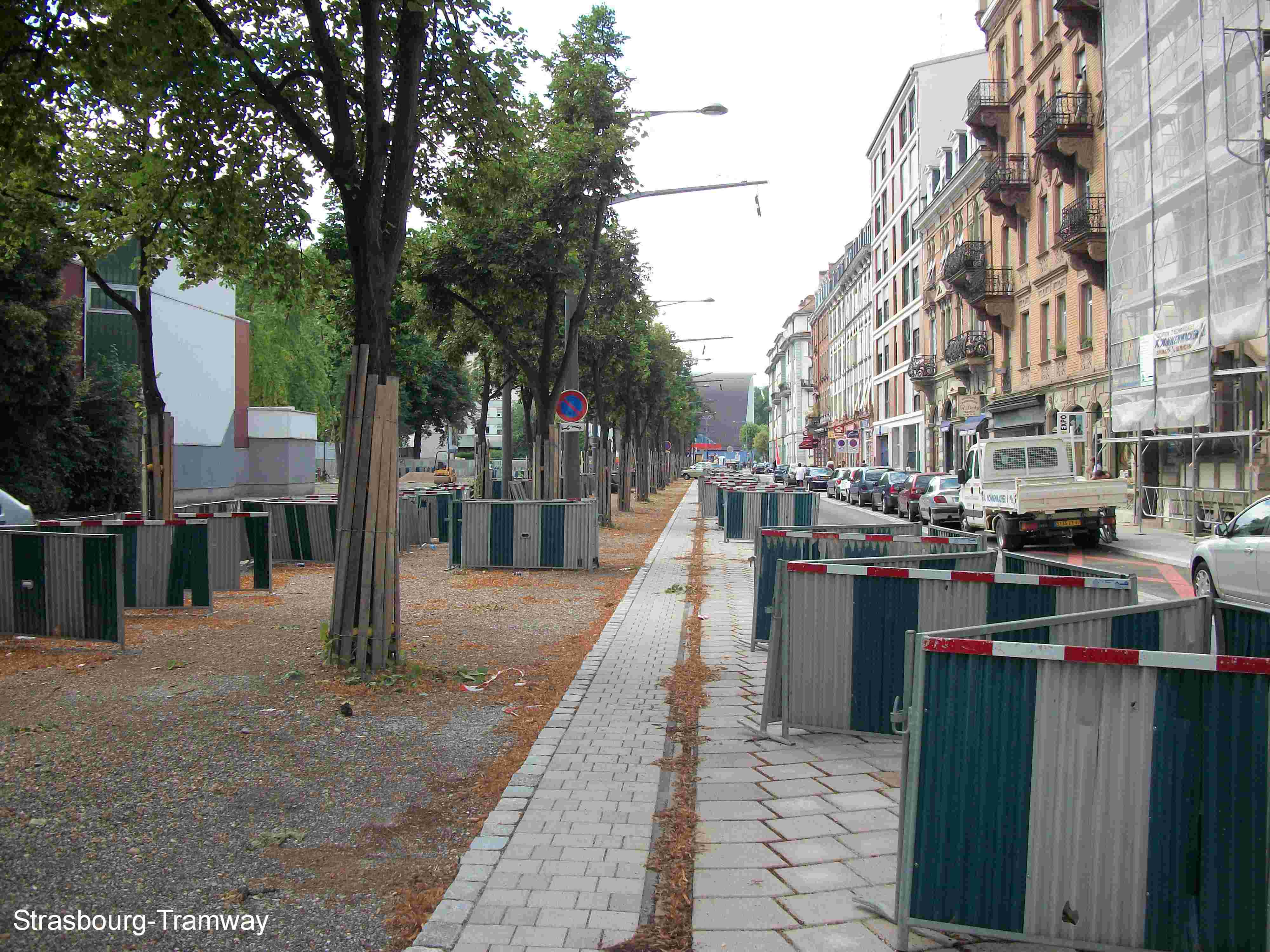La Rue Vauban le 30/07/2010 en direction du Boulevard de la Victoire.