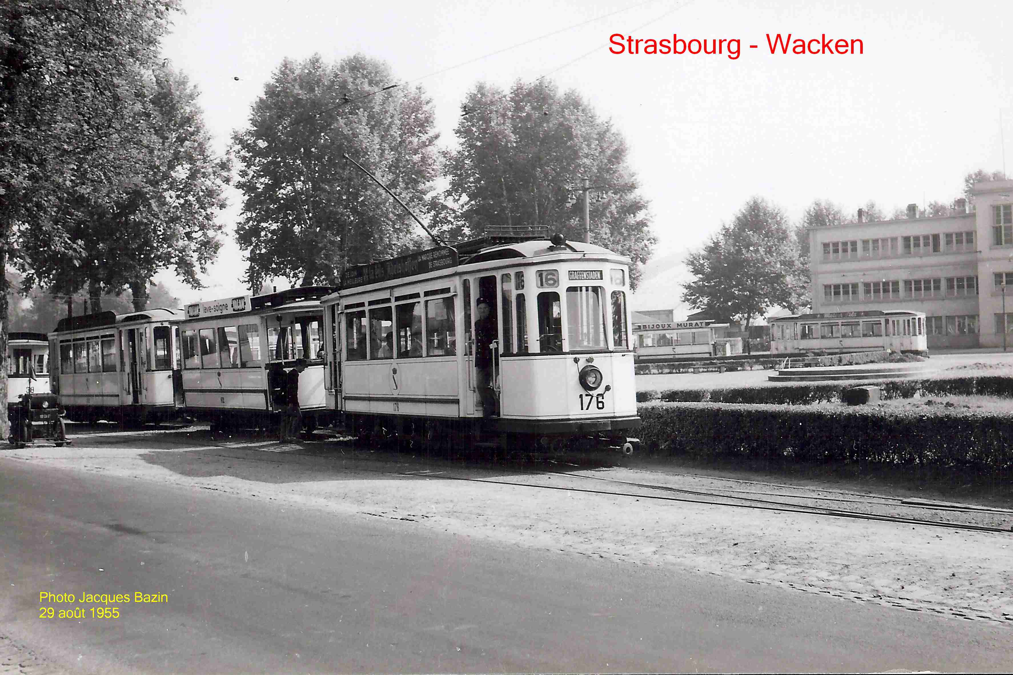 Tramways au terminus du Wacken.